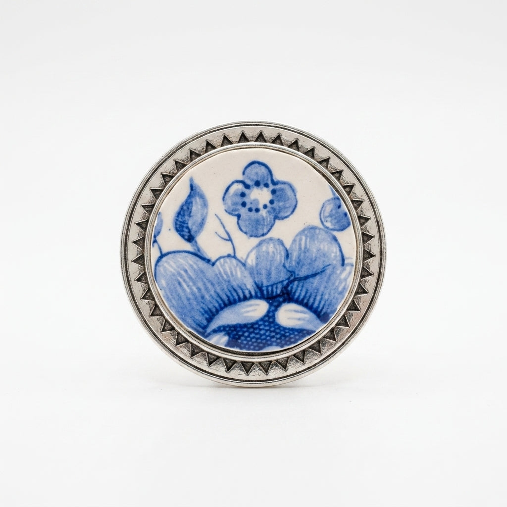 Broche motif en céramique revalorisée