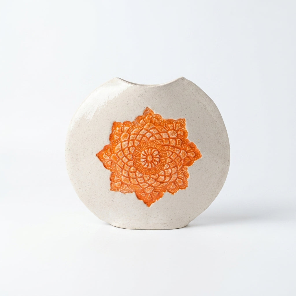 Vase et dentelle