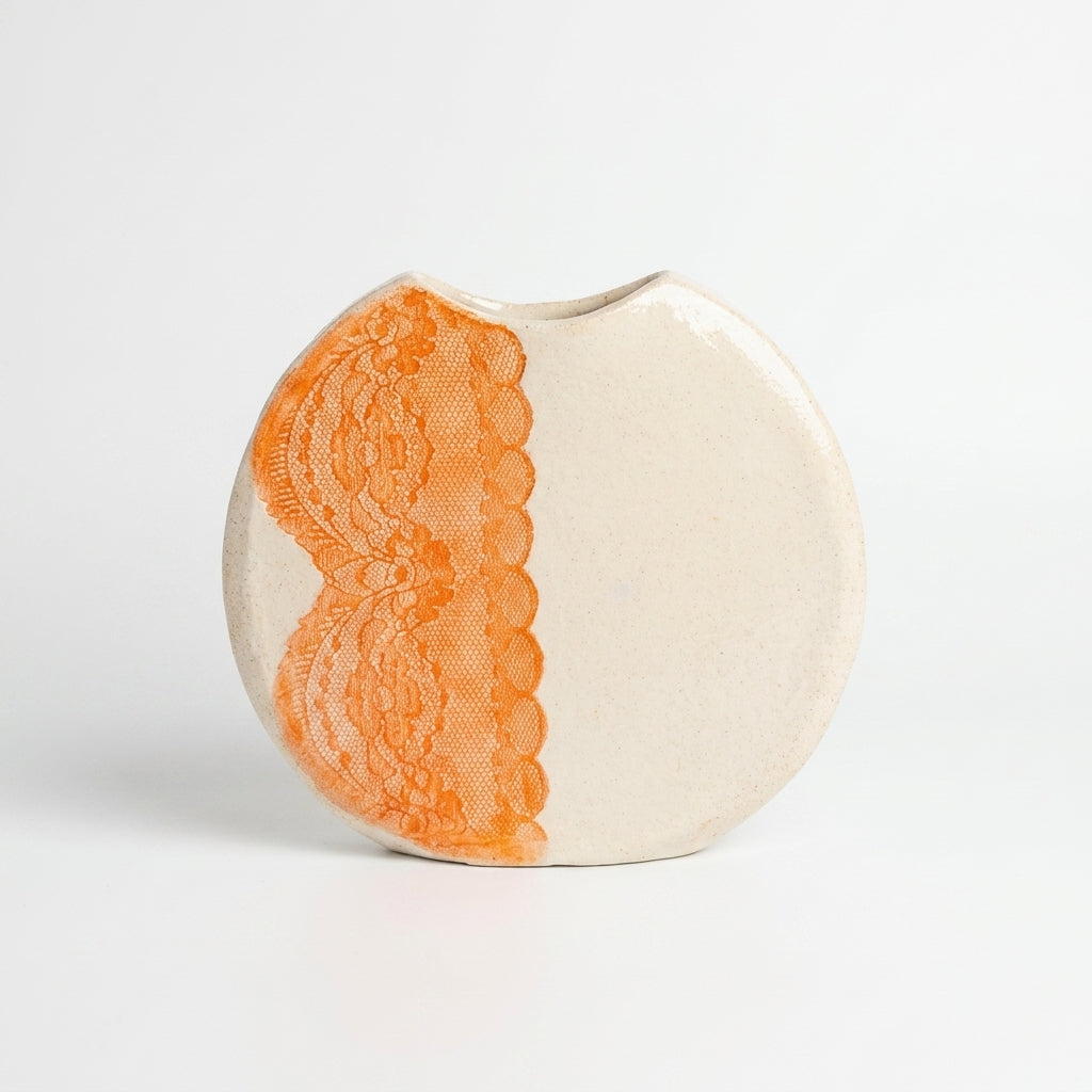 Vase et dentelle